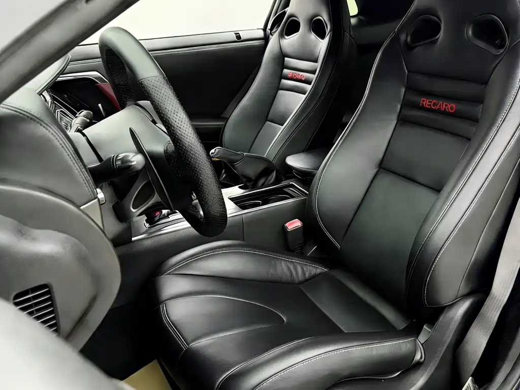 Nissan GT-R 2012 — фото 12