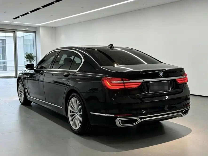 BMW 7 Series 2018 — фото 6
