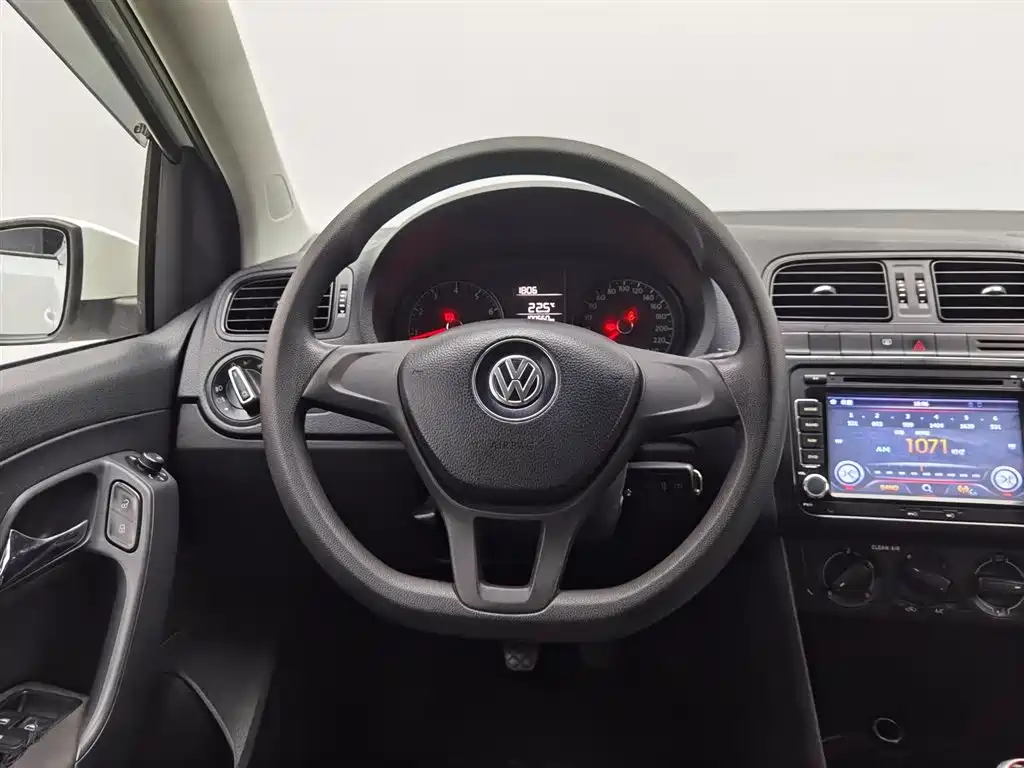 Volkswagen Polo 2016 — фото 11