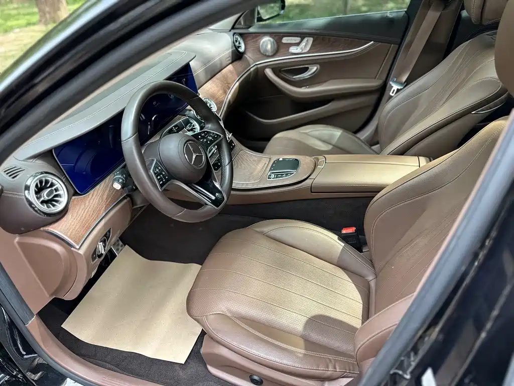 Mercedes-Benz E-Class 2023 — фото 12