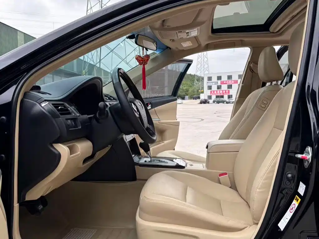Toyota Camry 2015 — фото 4