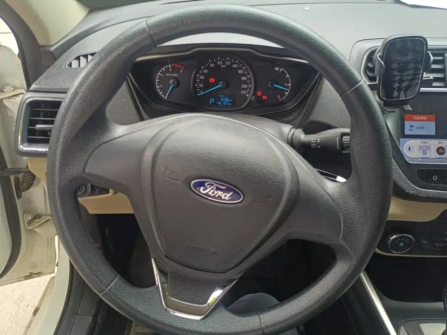 Ford Escort 2018 — фото 15