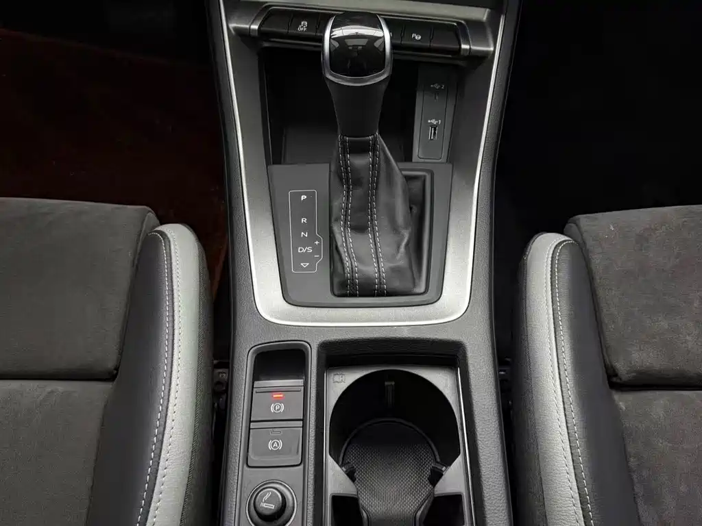 Audi Q3 2021 — фото 14