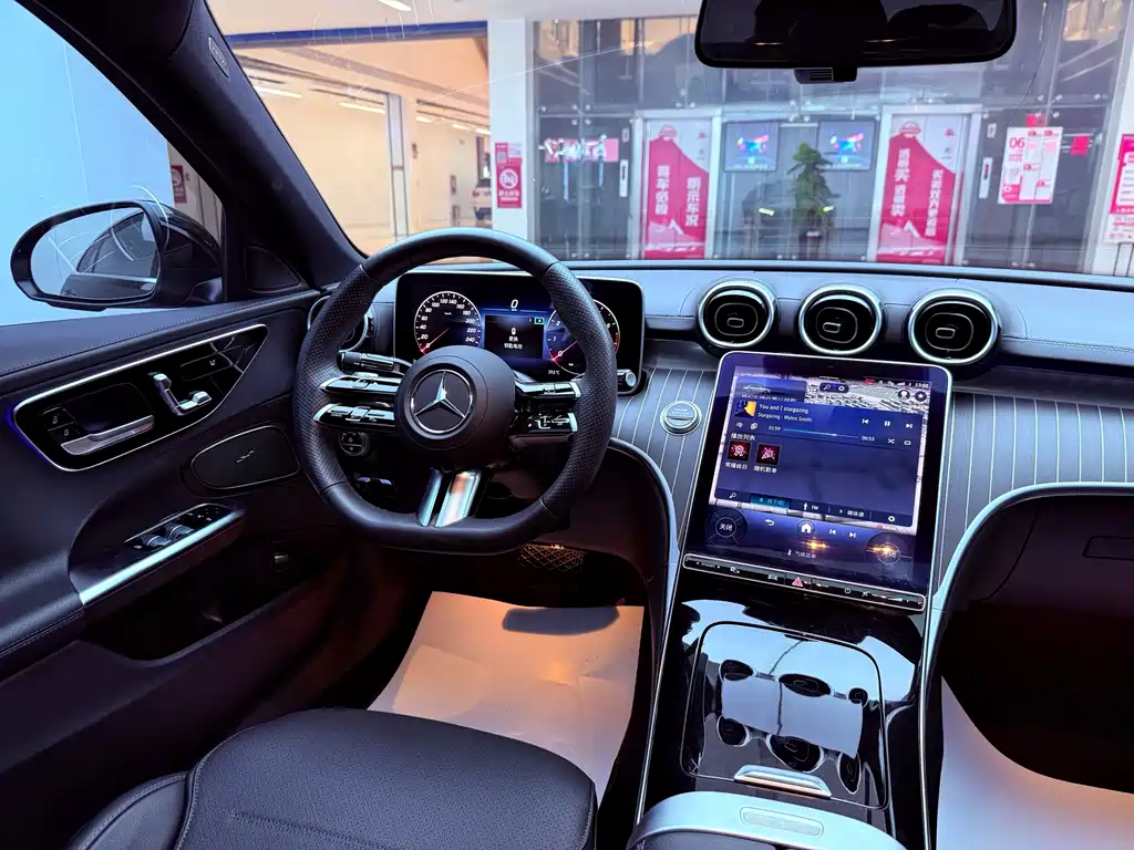 Mercedes-Benz C-Class 2023 — фото 11