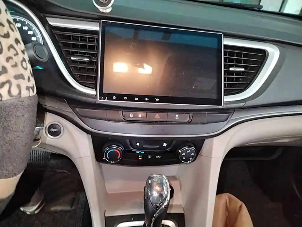 Buick Excelle 2017 — фото 13