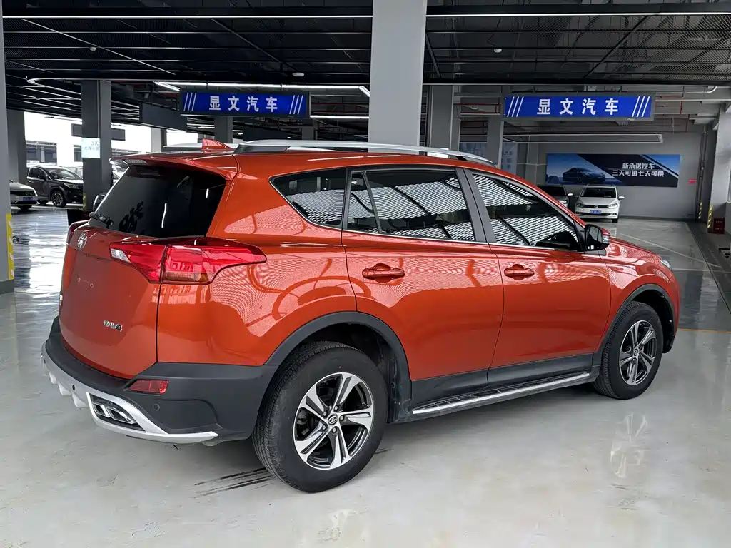 Toyota RAV4 2016 — фото 9