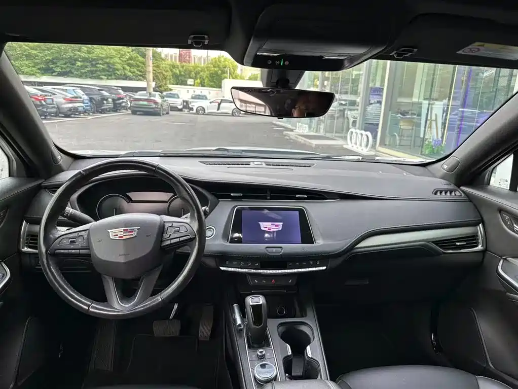Cadillac XT4 2019 — фото 14