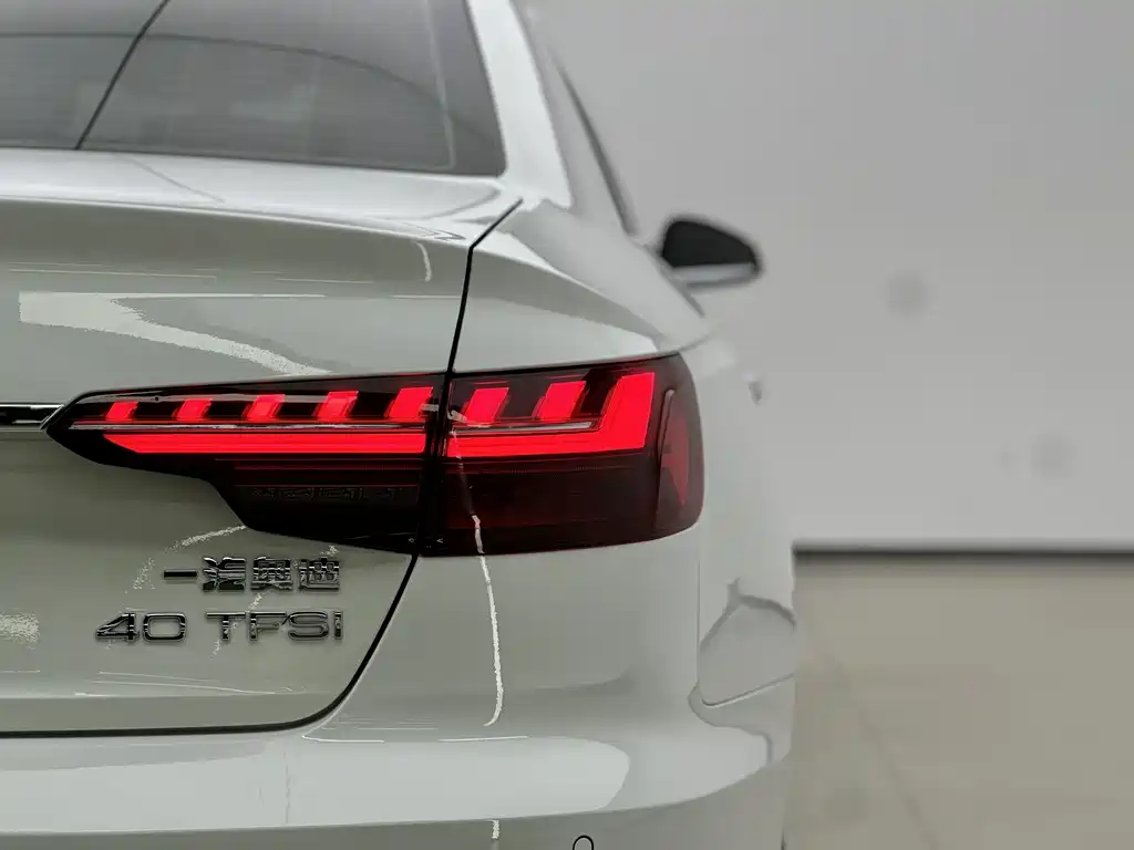 Audi A4L 2022 — фото 14