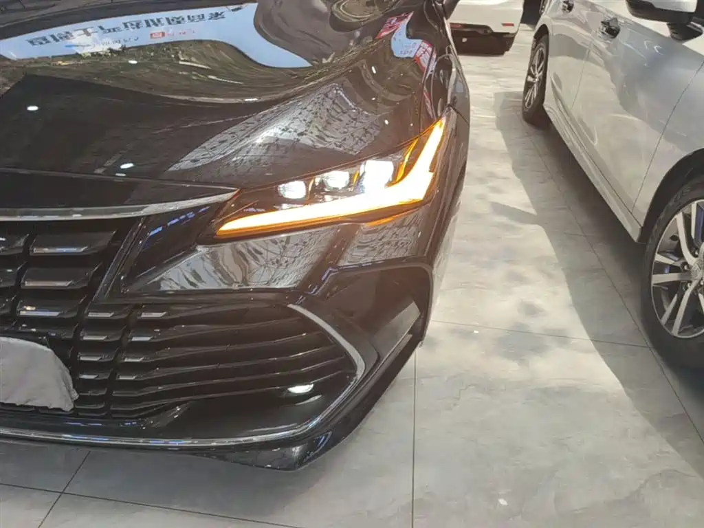 Toyota Avalon 2023 — фото 24