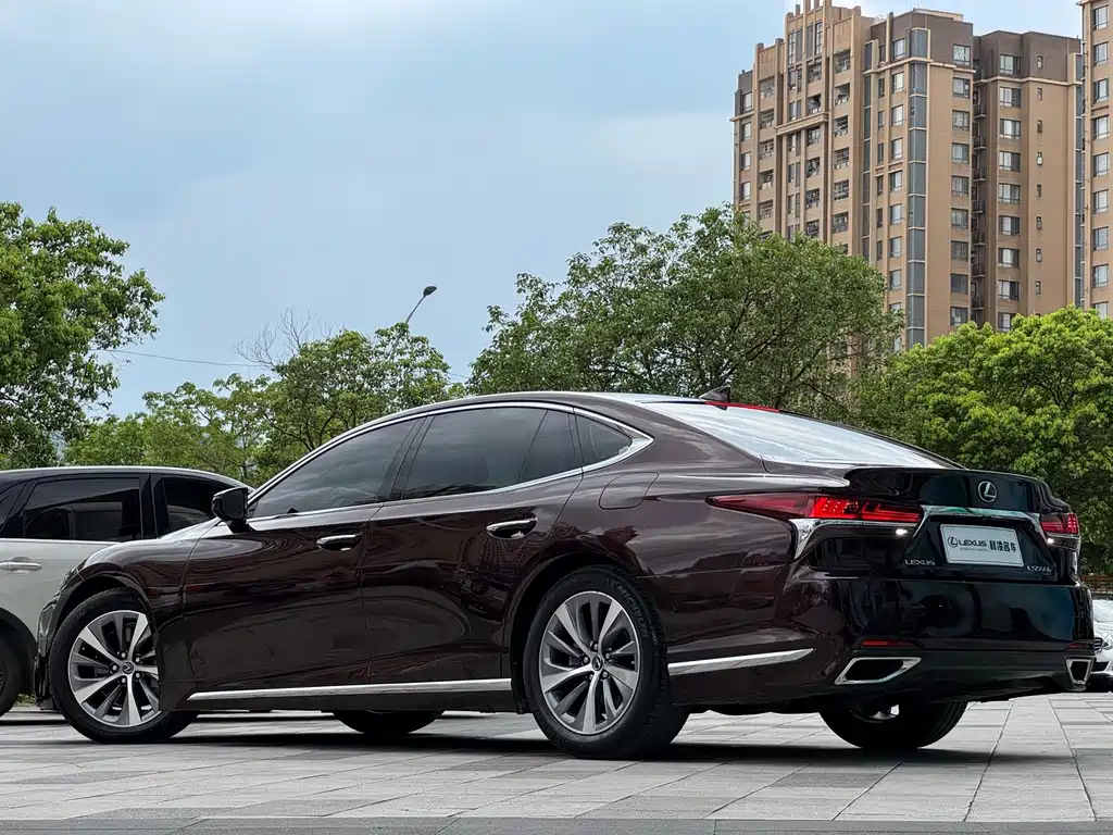 Lexus LS 2019