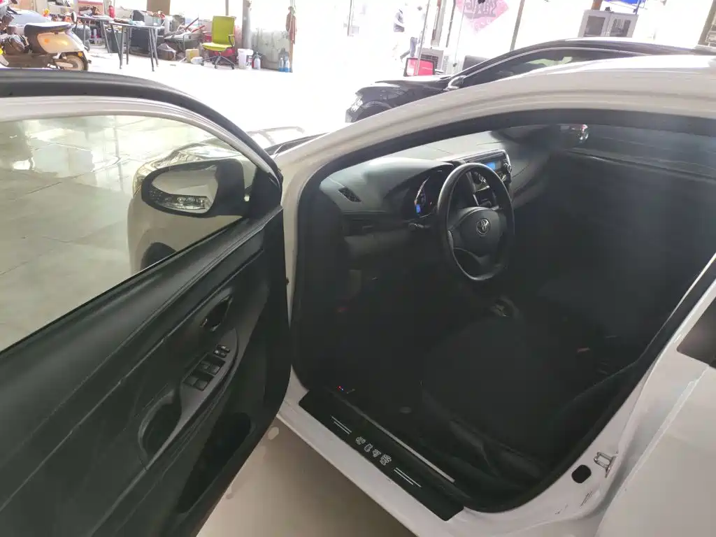 Toyota Yaris L 2018 — фото 16
