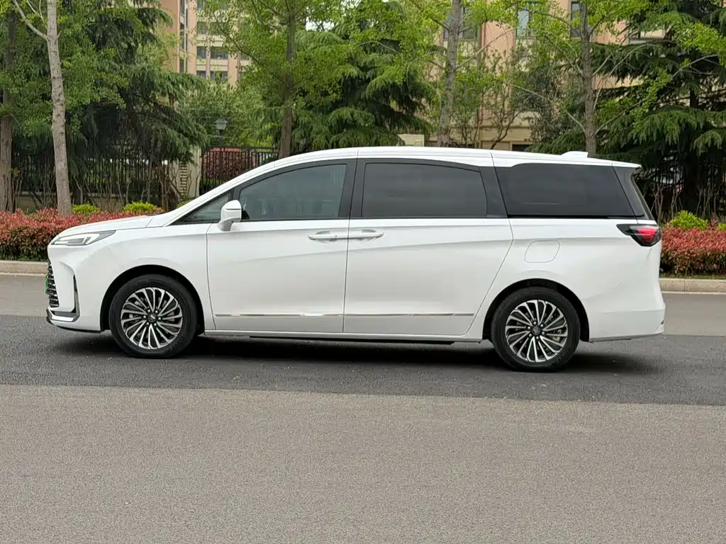 Buick GL8 Hybrid 2025 — фото 5