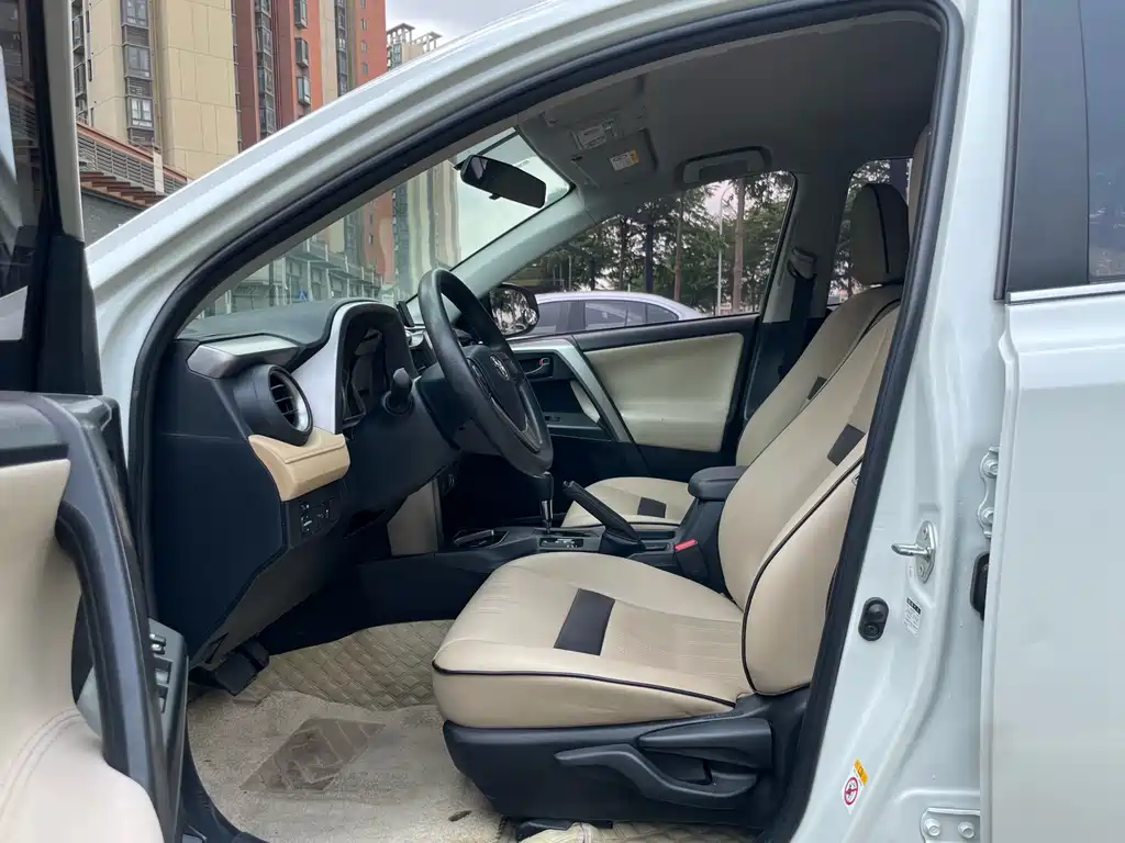 Toyota RAV4 2017 — фото 10