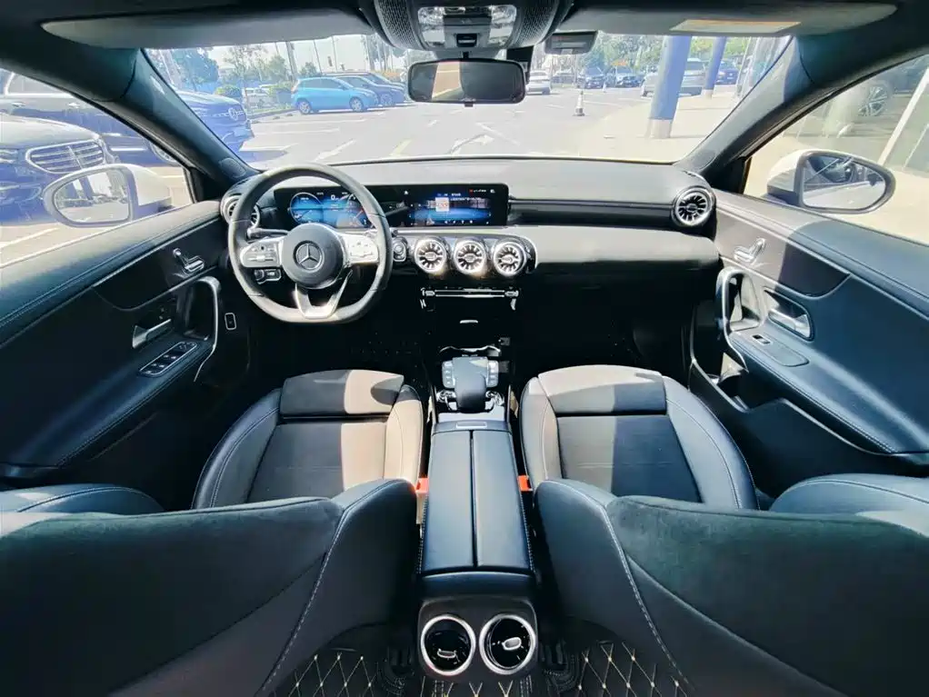 Mercedes-Benz A-Class 2023 — фото 17