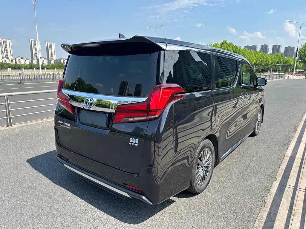 Toyota Alphard 2022 — фото 9