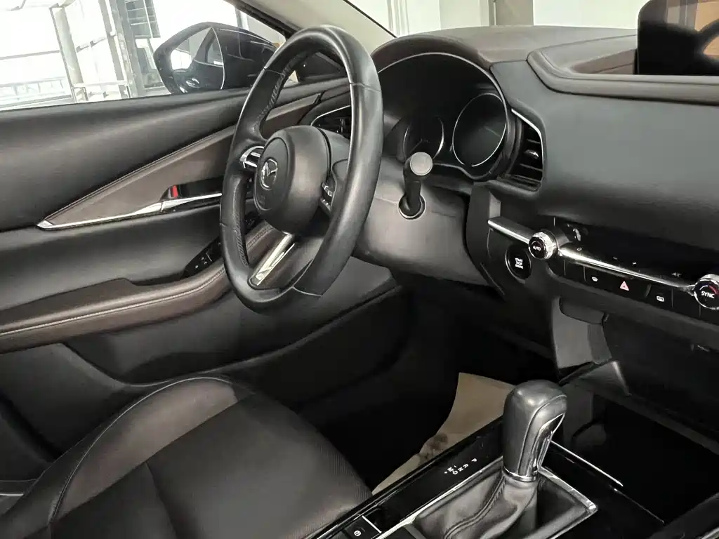 Mazda CX-30 2022 — фото 12