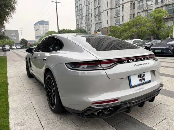 Porsche Panamera 2023