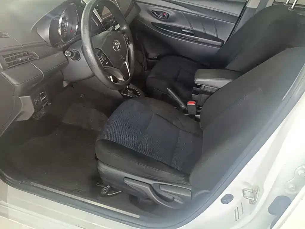 Toyota Yaris L 2019 — фото 15