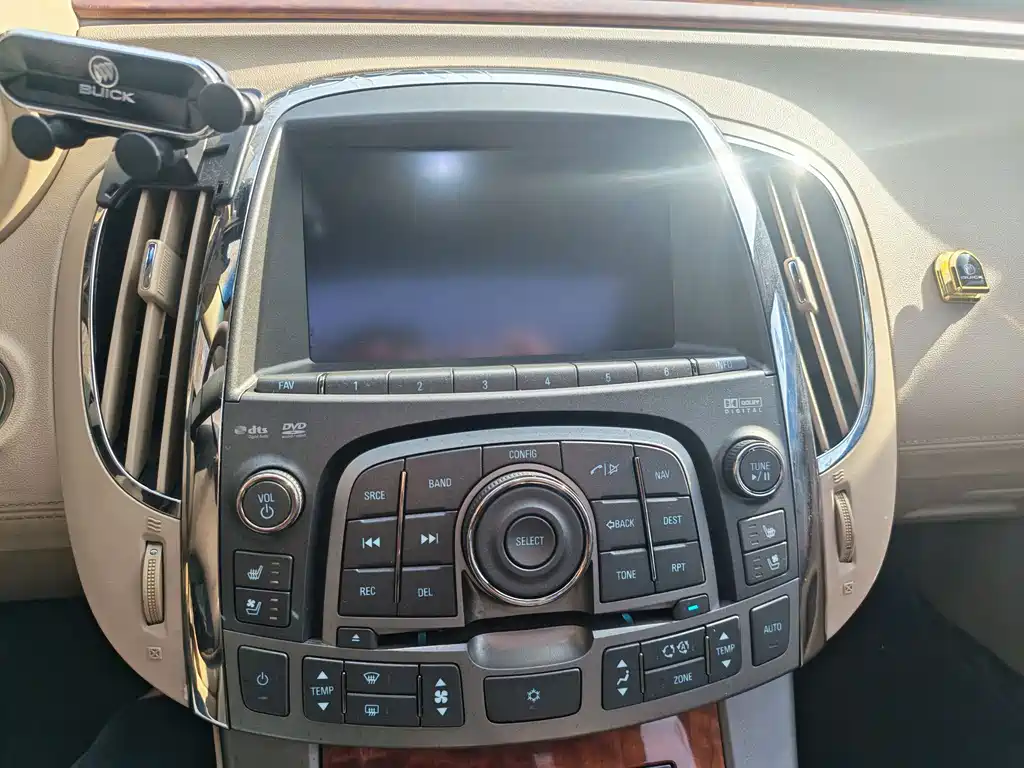 Buick LaCrosse 2011 — фото 11