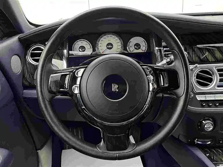 Rolls-Royce Phantom 2018 — фото 13