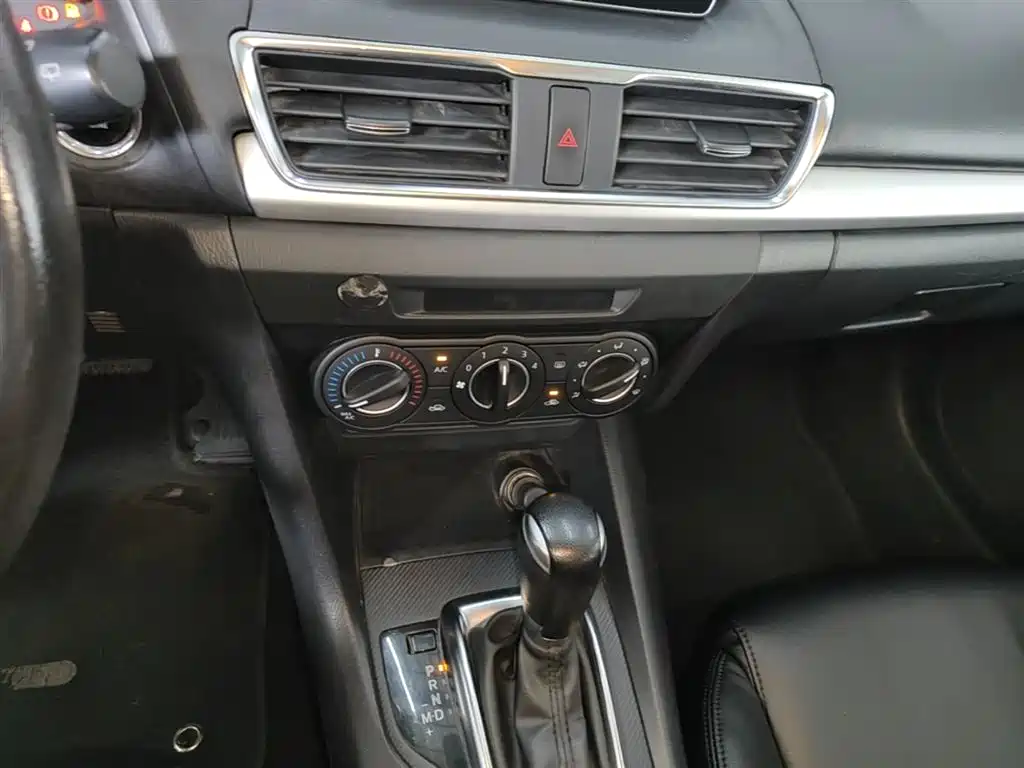 Mazda 3 Axela 2016 — фото 13