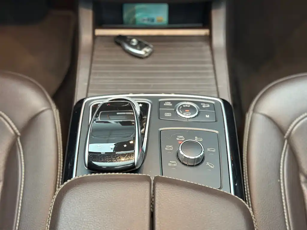 Mercedes-Benz GLS 2017 — фото 35