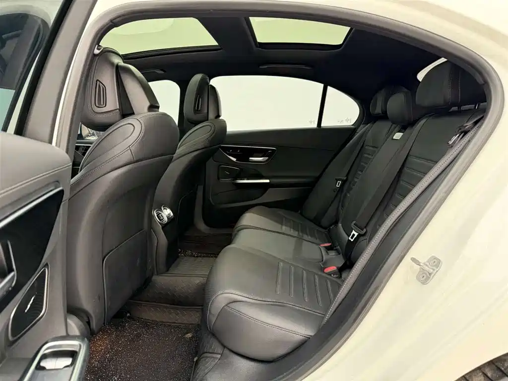 Mercedes-Benz C-Class 2024 — фото 17