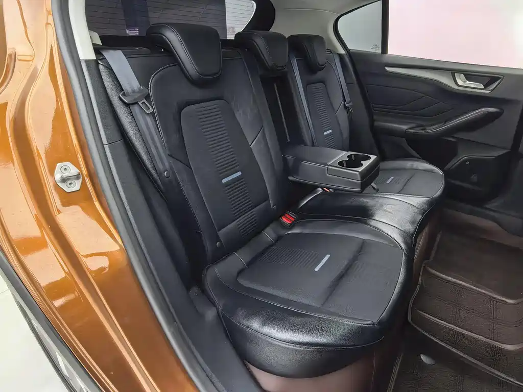 Ford Focus Active 2020 — фото 10