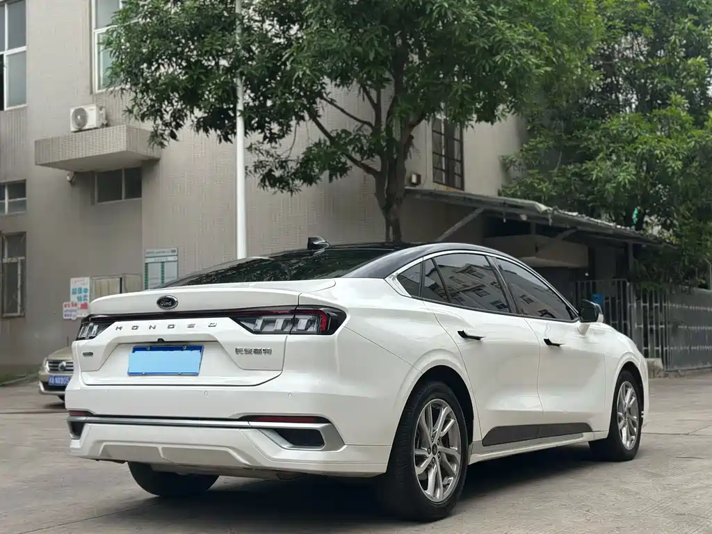 Ford Mondeo 2023 — фото 10
