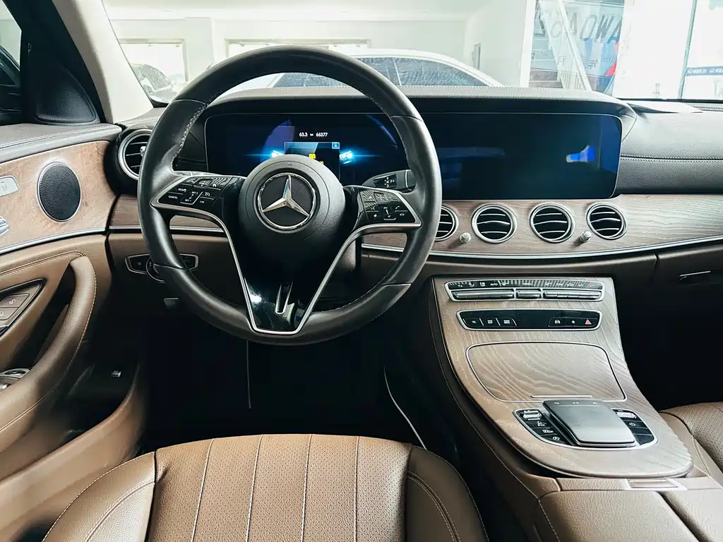 Mercedes-Benz E-Class 2021 — фото 12