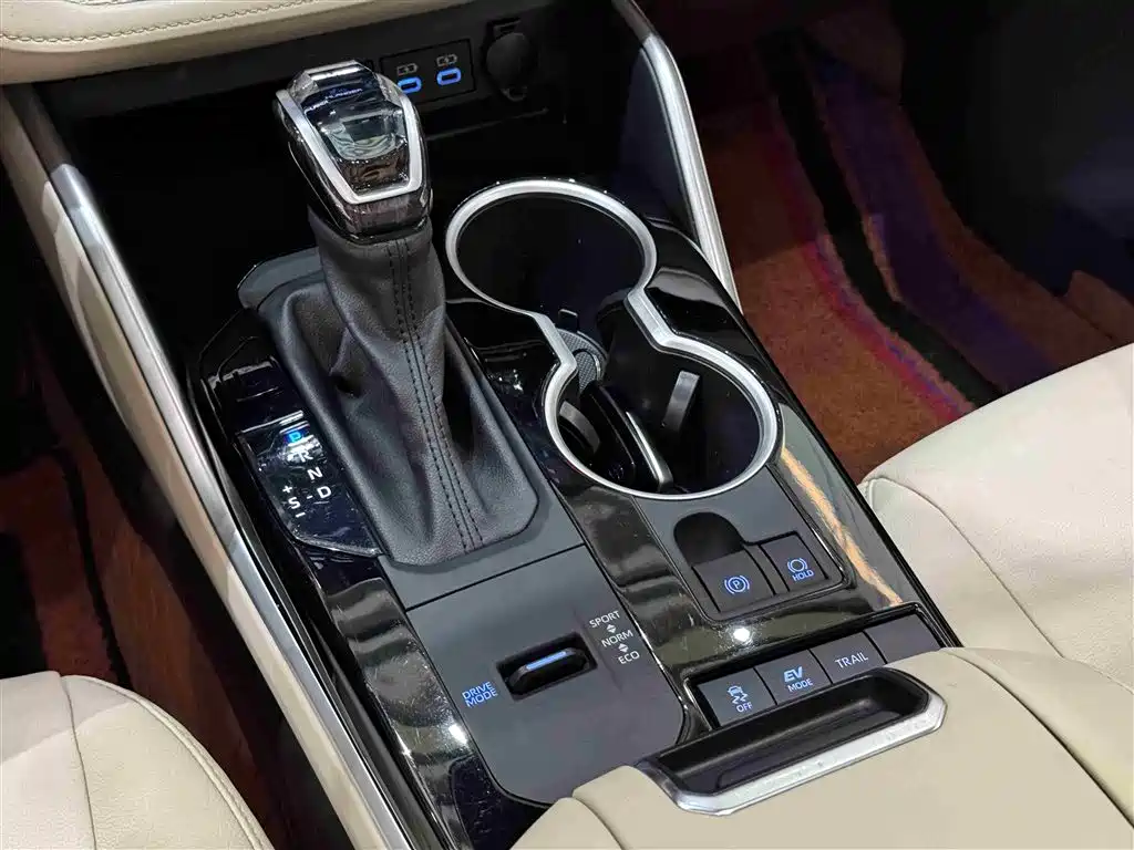 Toyota Highlander 2022 — фото 12