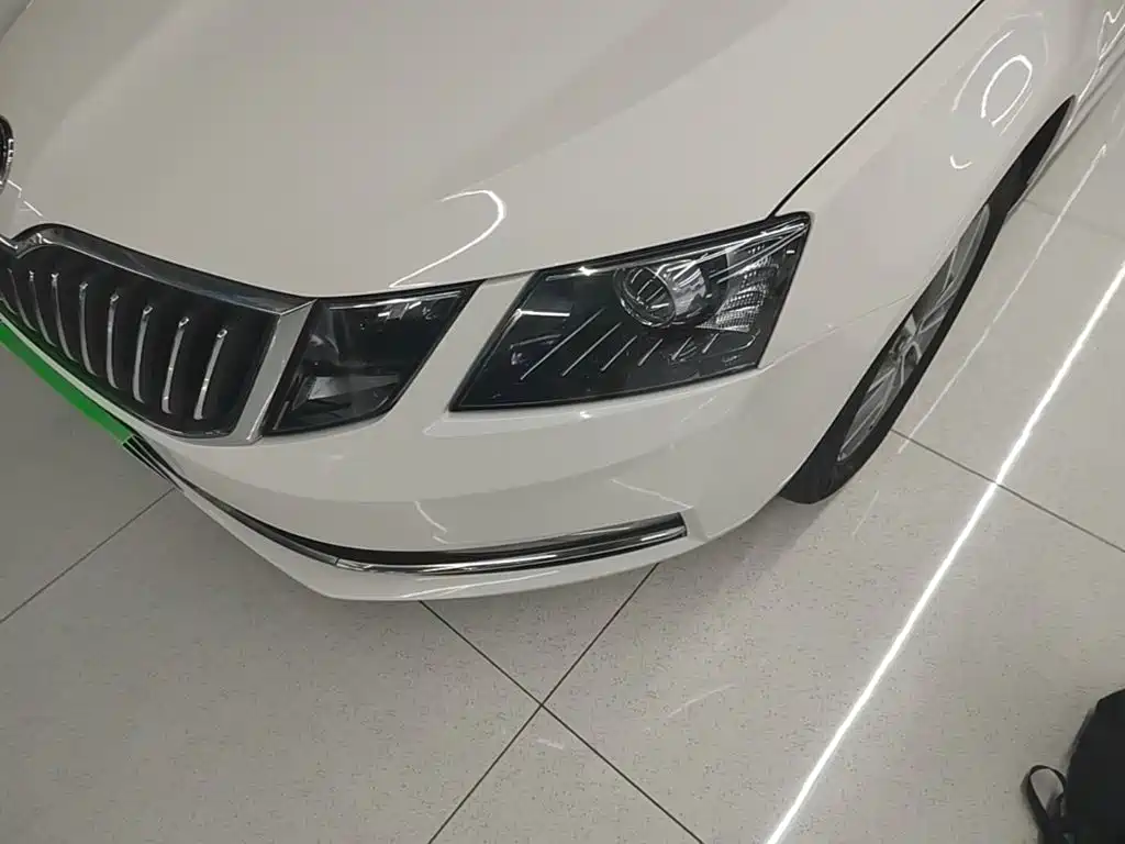 Skoda Octavia 2021 — фото 24