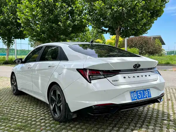 Hyundai Elantra 2022