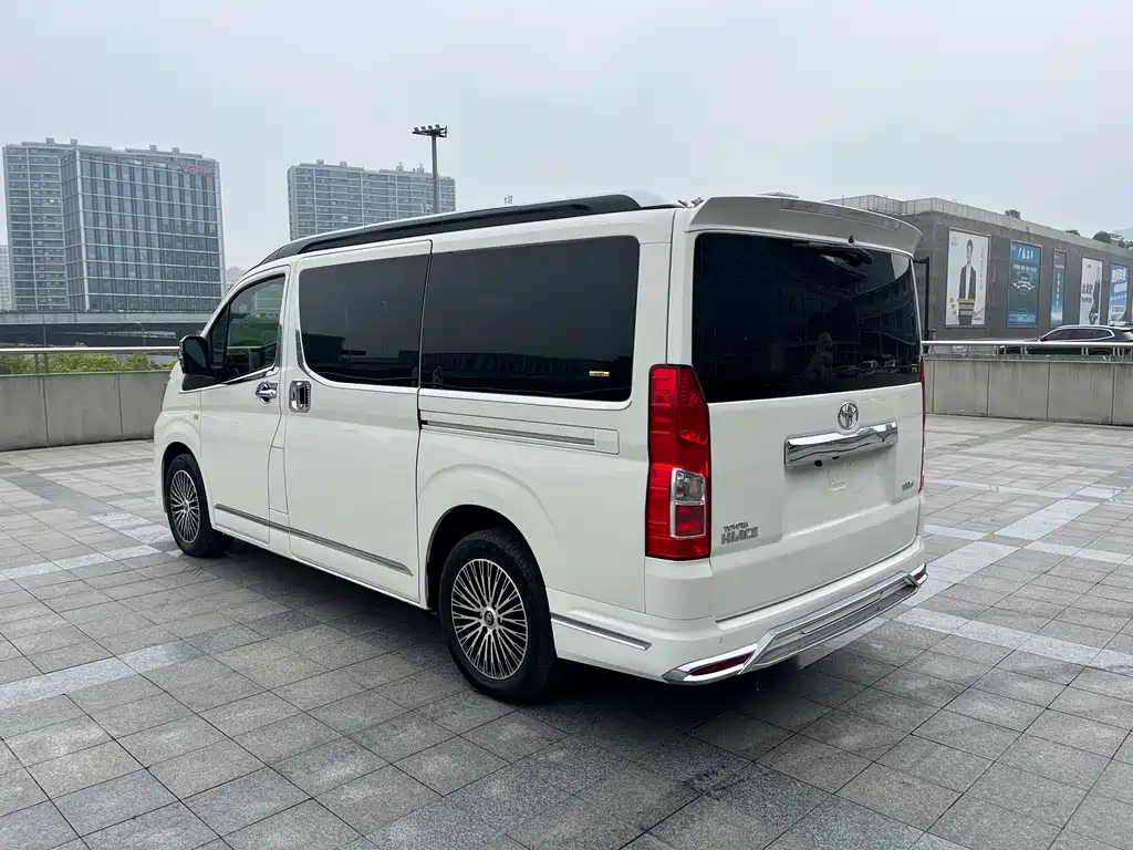 Toyota Hiace 2025 — фото 5