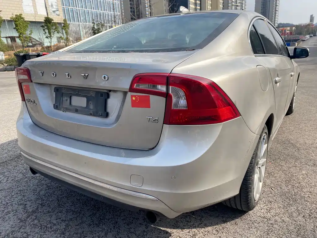 Volvo S60 2015 — фото 14
