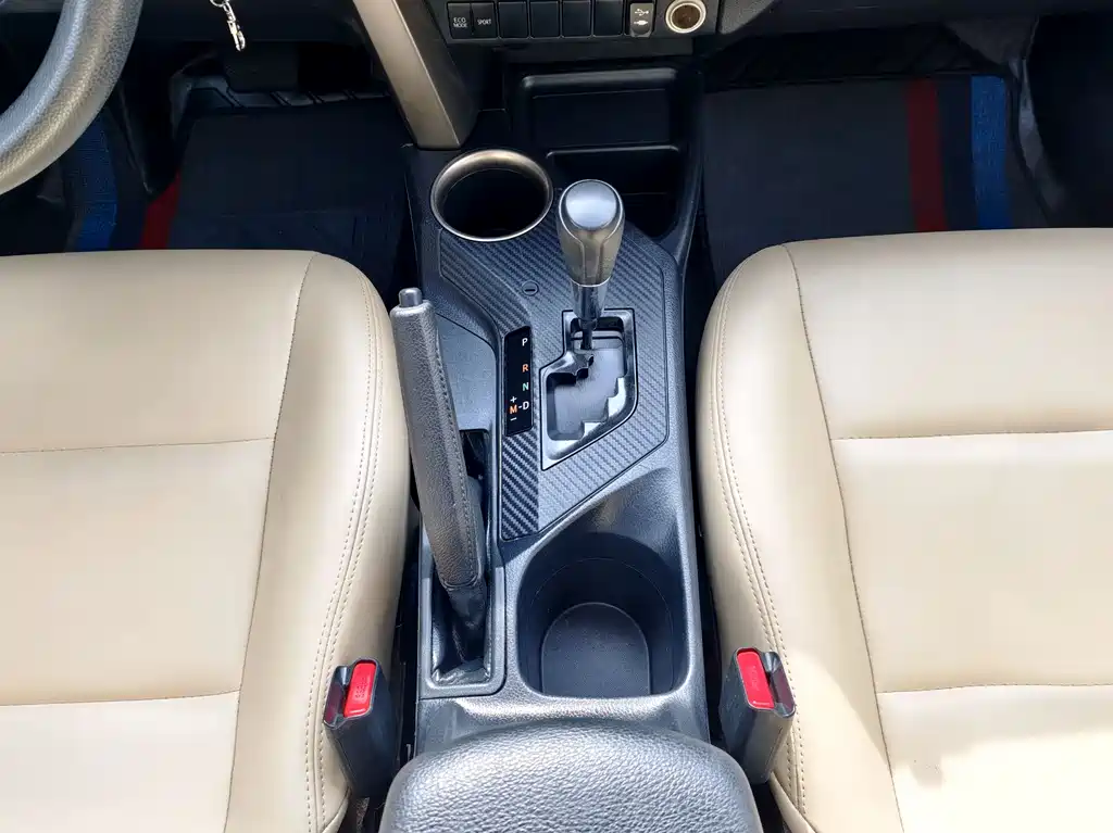 Toyota RAV4 2015 — фото 16