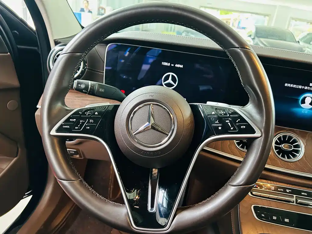 Mercedes-Benz E-Class 2023 — фото 13