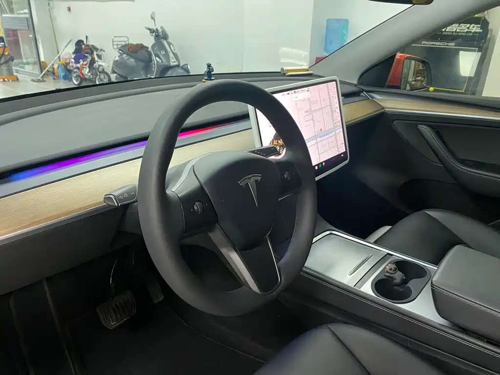 Tesla Model Y 2021 — фото 10