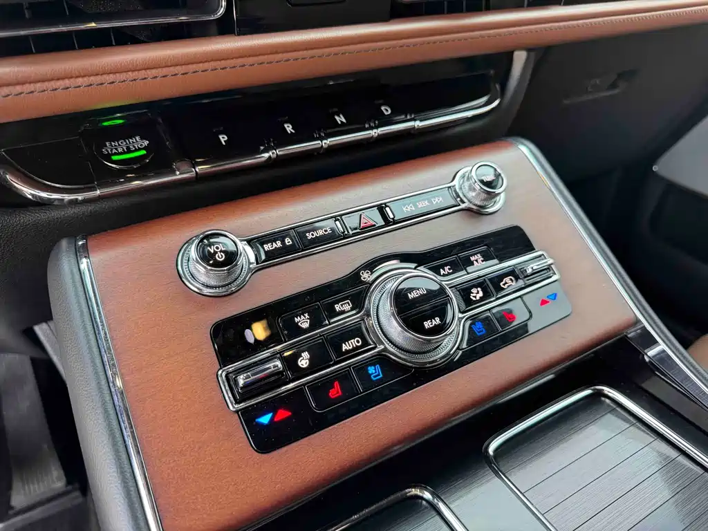 Lincoln Aviator 2021 — фото 14