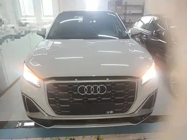 Audi Q2L 2023