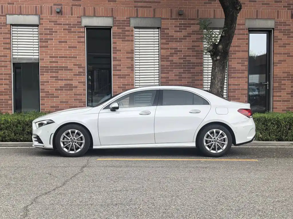 Mercedes-Benz A-Class 2021 — фото 12