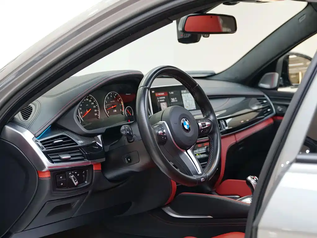 BMW X6 M 2018 — фото 15