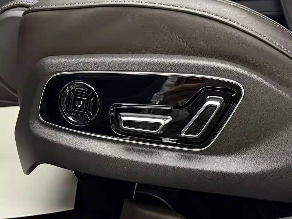 Audi A8 2023 — фото 27