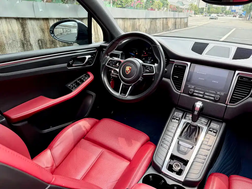 Porsche Macan 2018 — фото 26
