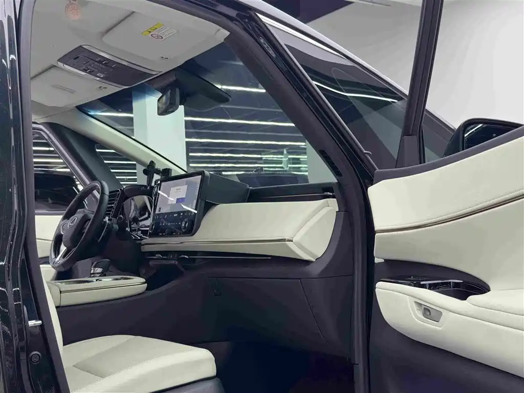 Lexus LM 2024 — фото 10