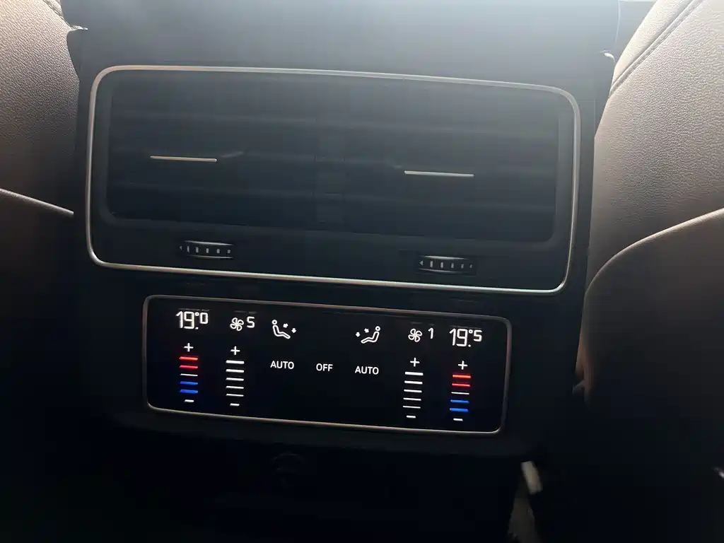 Audi Q7 2023 — фото 19