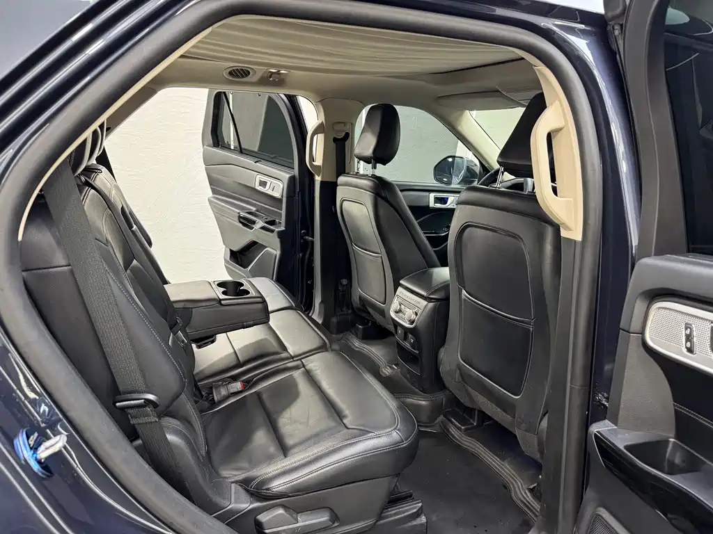 Ford Explorer 2020 — фото 24