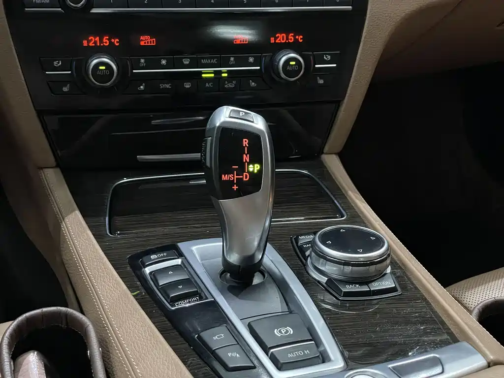 BMW 7 Series 2014 — фото 20
