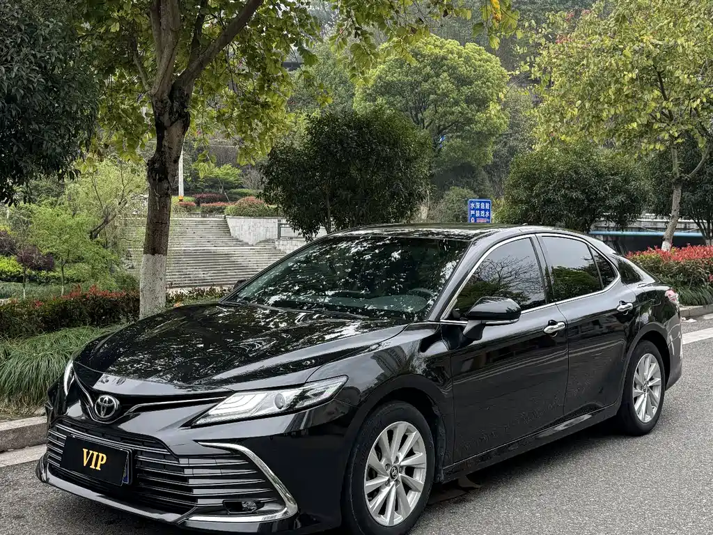 Toyota Camry 2022 — фото 2