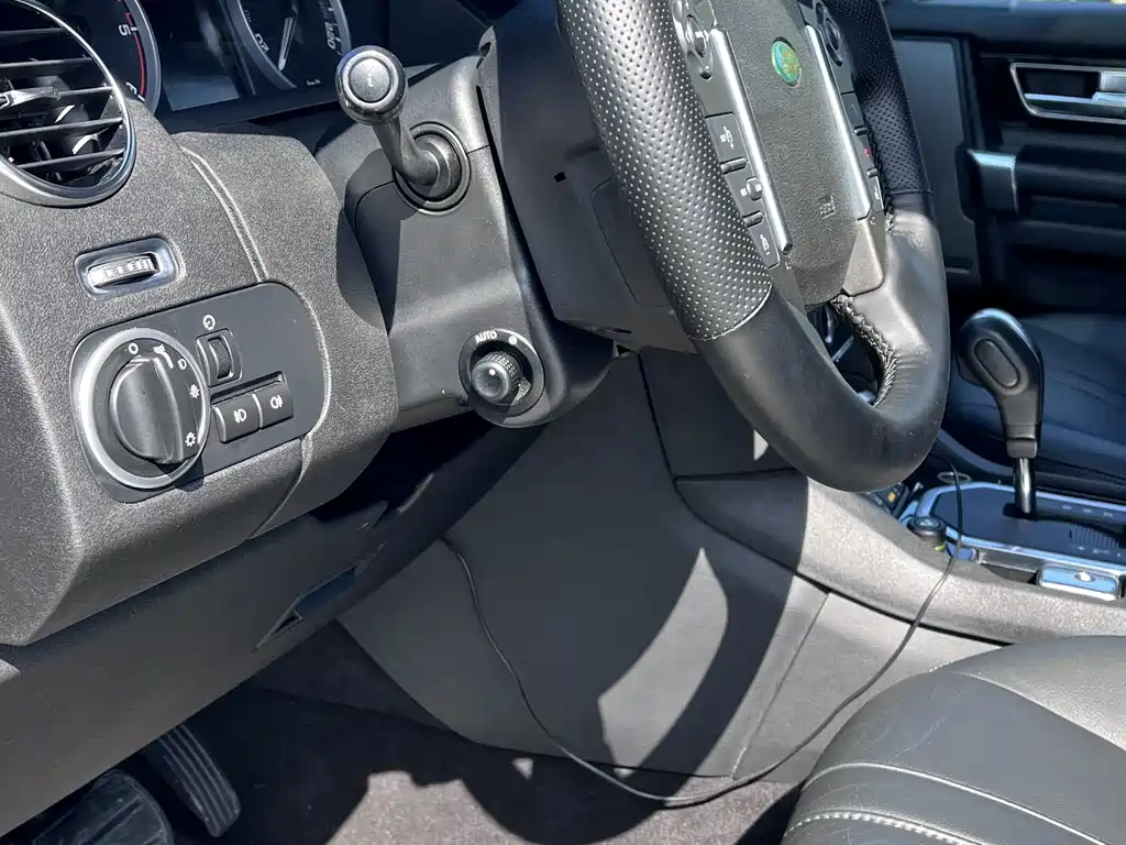 Land Rover Discovery 2010 — фото 17